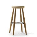 Sgabello da bar CH58 progettato da Hans J. Wegner